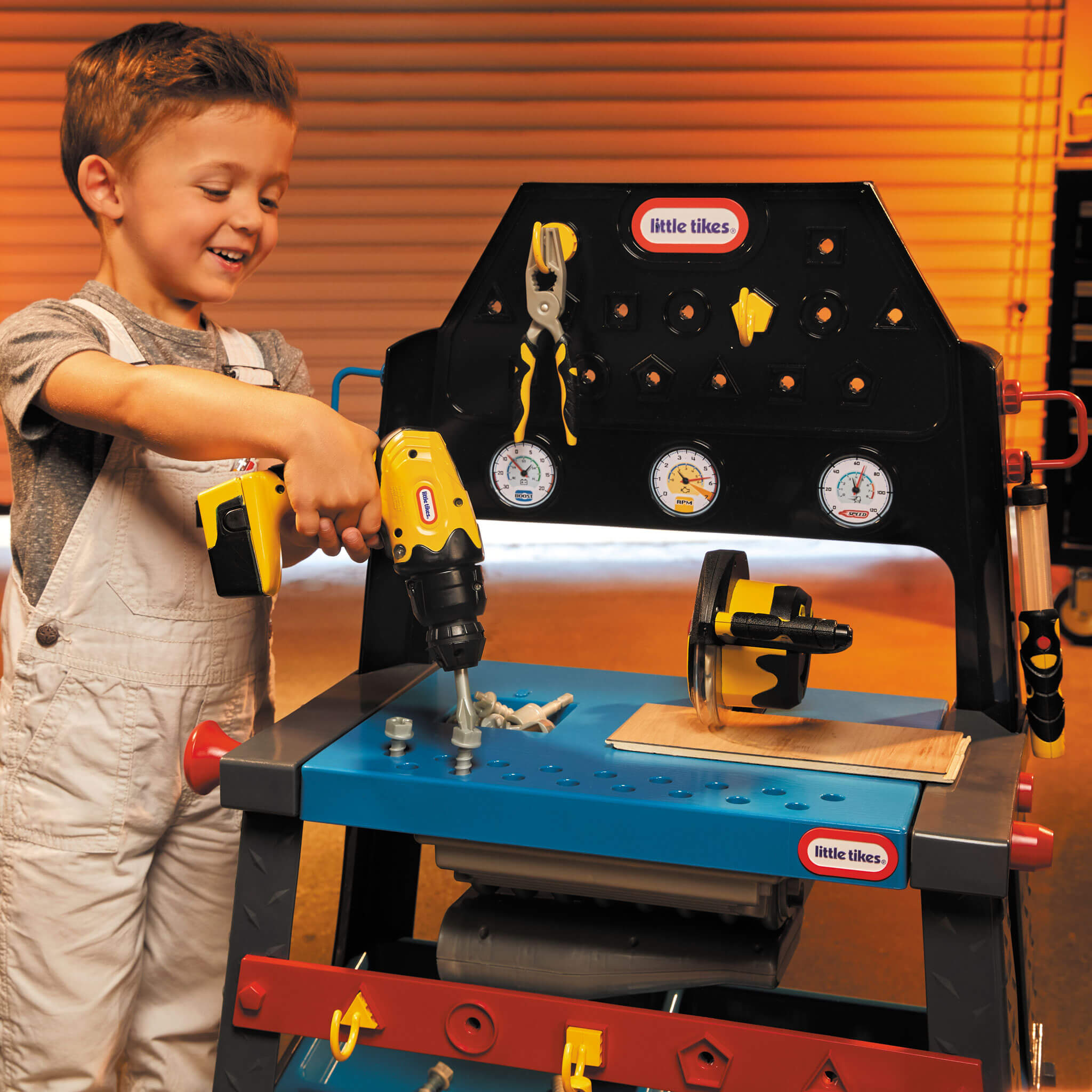 2-in-1 Buildin' to Learn Motor/Wood Shop™ - Official Little Tikes Website